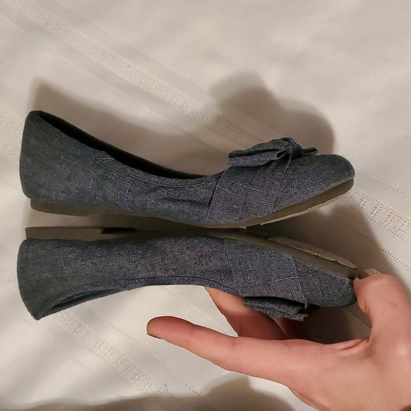 Childrens place 4 denim canvas shoes - Picture 3 of 7